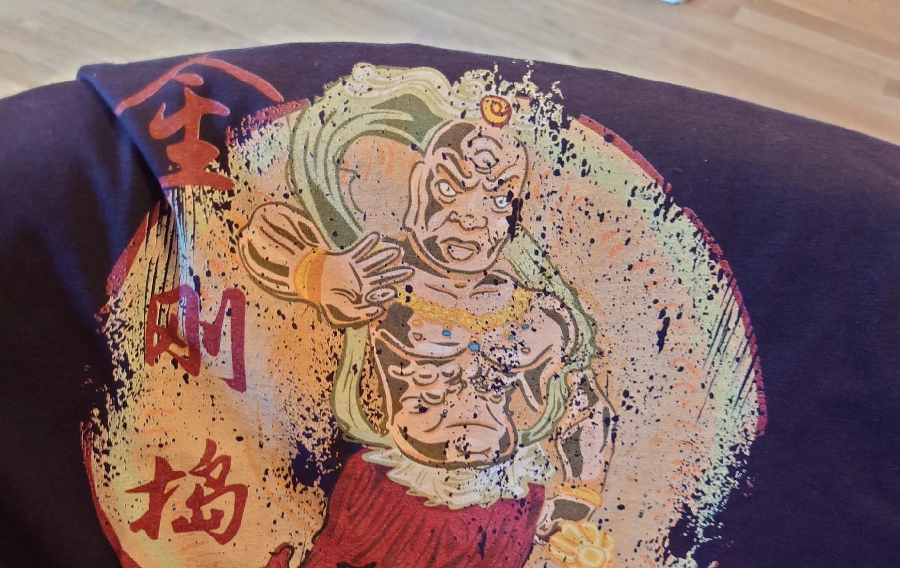 vajra buddhas waechter schlaegt mit stoessel nachhaltiges shirt